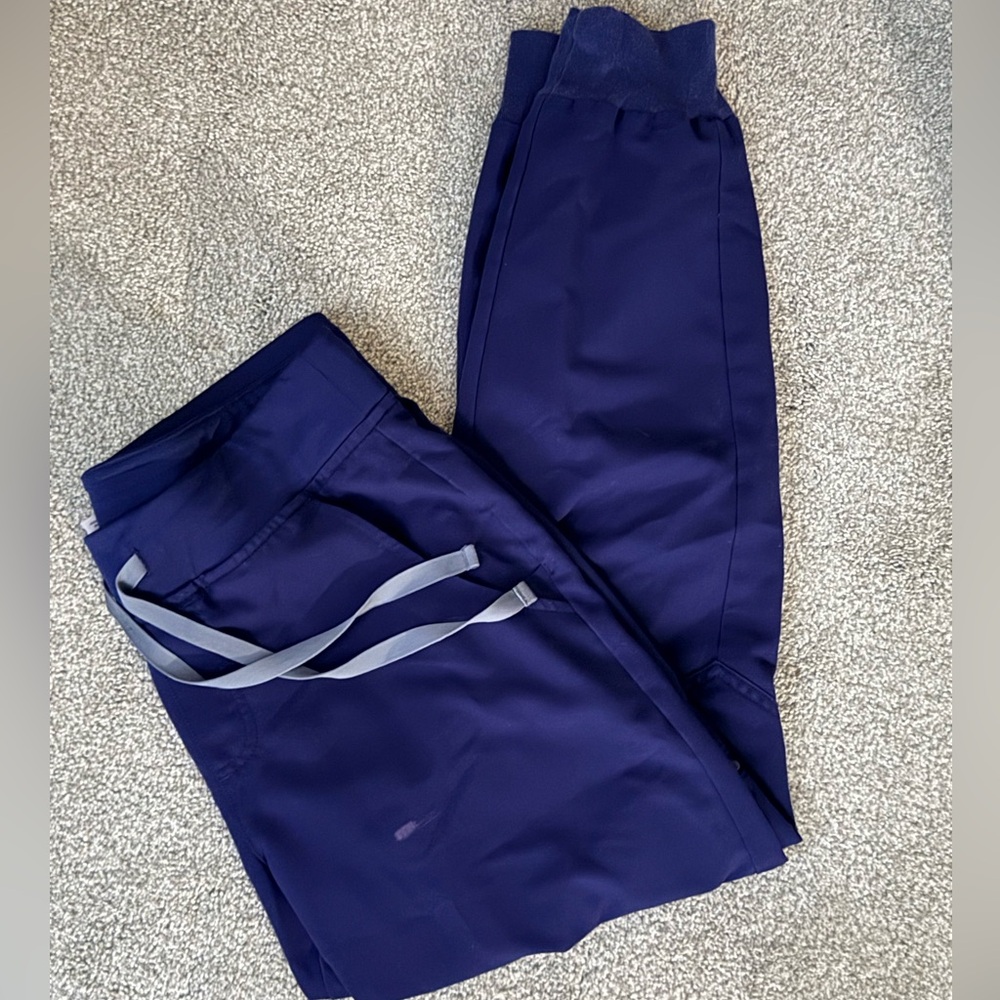 Figs Zamora Navy Jogger Pants - petite